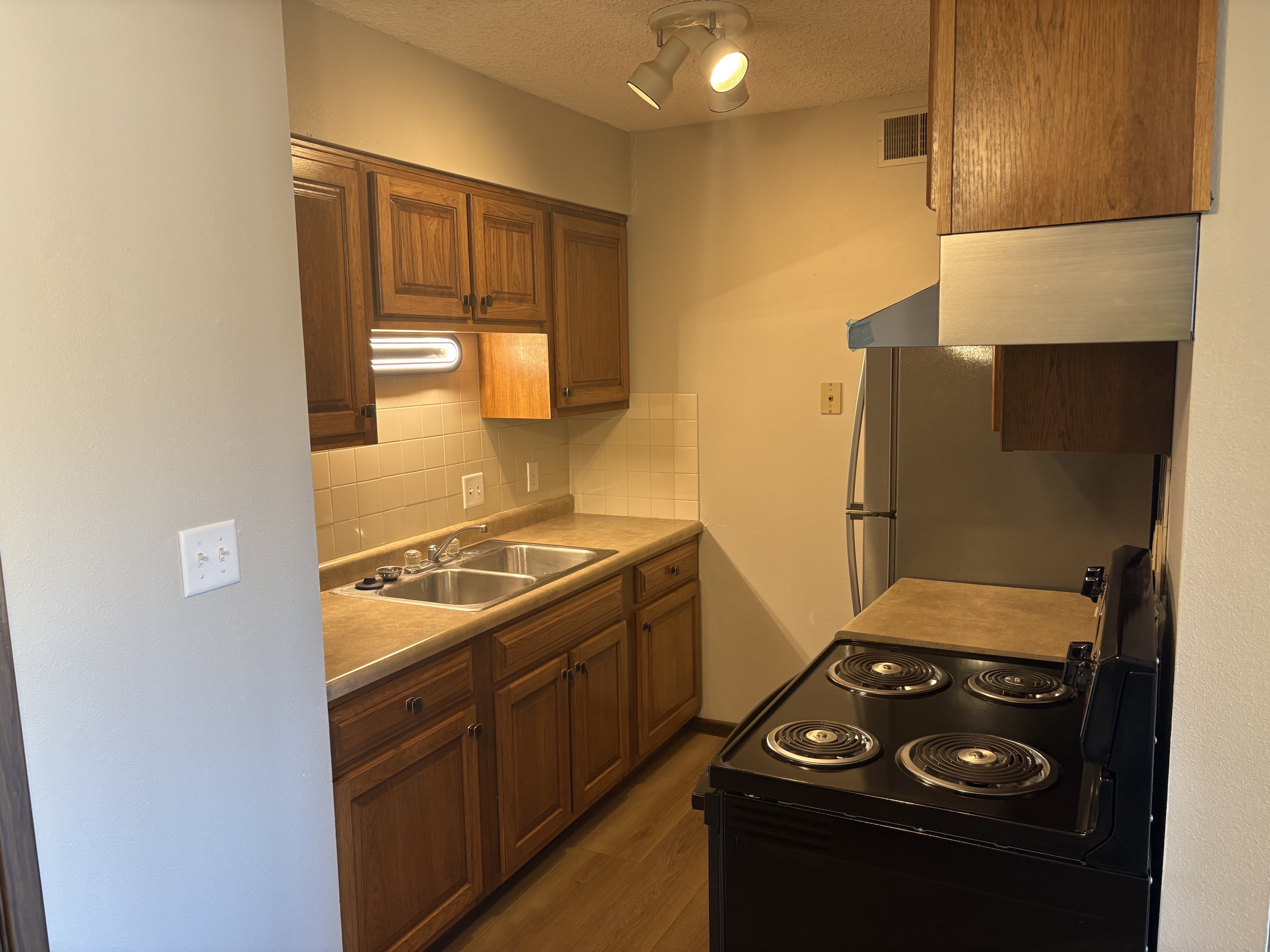 1720 Waterloo Road - 12